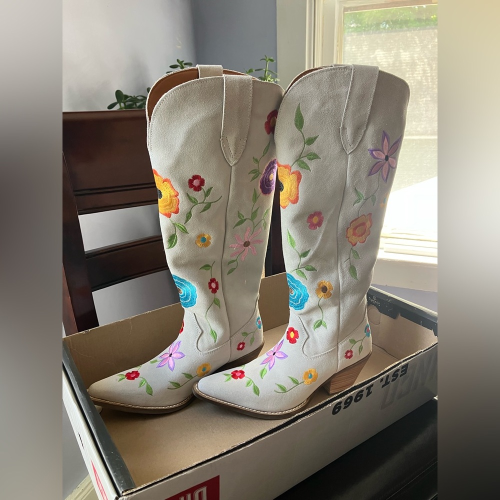Dingo Floral Cowboy Boots - Picture 8 of 10